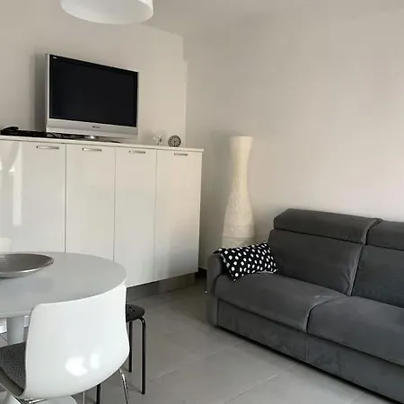 Casa Vacanze/soggiorno Lavoro A Apartment *
