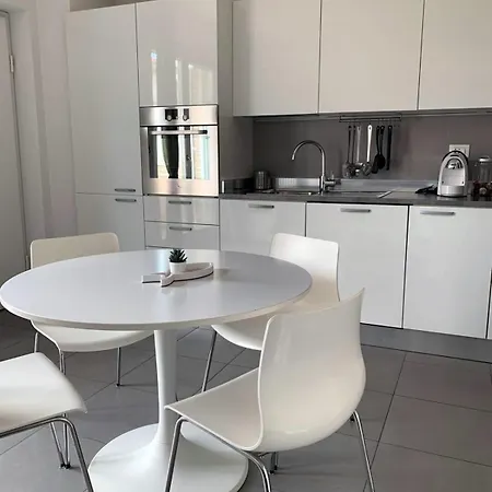Casa Vacanze/soggiorno Lavoro A Apartment *